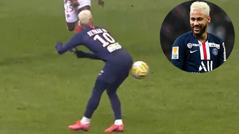 Phì cười với pha chuyền bóng bằng mông của Neymar
