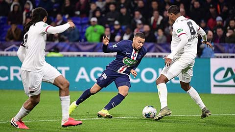 Mbappe solo từ 75m ghi bàn vào lưới Lyon