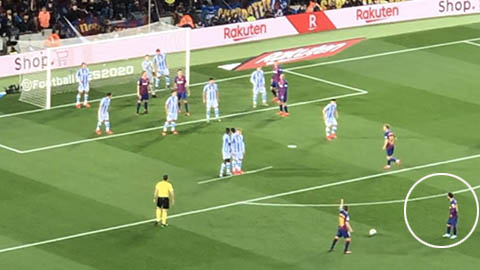 Sociedad bầy thiên la địa võng khi Messi sút phạt