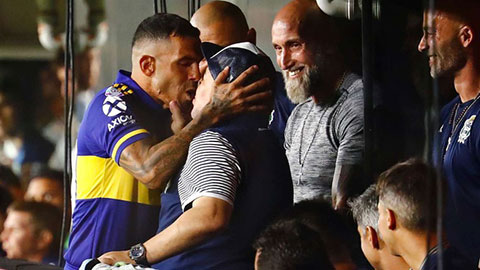 Lý do Tevez hôn Maradona trước trận đấu quan trọng của Boca Juniors