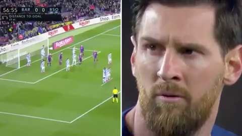 Messi bối rối khi các cầu thủ Sociedad tìm cách chặn cú sút phạt của anh