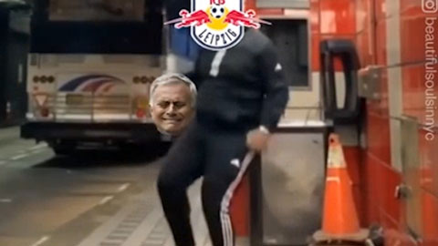 Clip chế: Fan Leipzig đá toang Mourinho vào... thùng rác sau trận