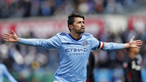 Chiêm ngưỡng lại pha lốp bóng thành bàn  từ 50m của David Villa
