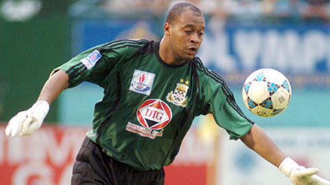 Thủ môn Phan Văn Santos - 'Quái kiệt' V.League với những cú đá phạt đẳng cấp thế giới