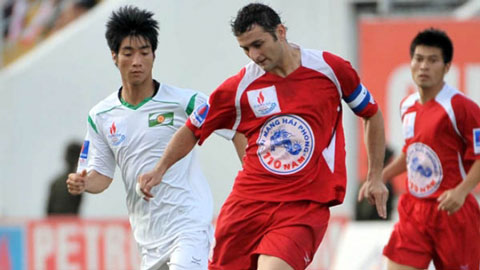 Kỹ thuật siêu việt của dị nhân Leandro từng khuấy đảo bóng đá Việt Nam