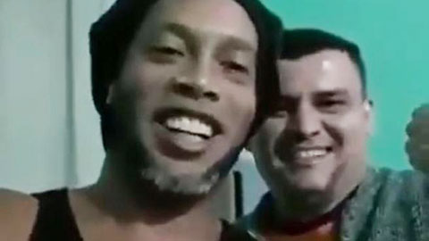 Ronaldinho lần đầu chia sẻ trước ống kính đầy bất ngờ kể từ ngày vào tù