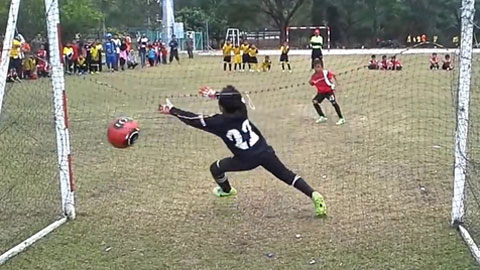 Loạt penalty cân não giữa hai đội bóng nhí thu hút tới 23 triệu lượt xem