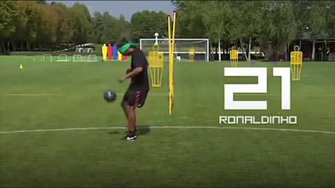 Bịt mắt, Ronaldinho vẫn tâng bóng được tới 44 lần