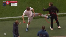 Bị thay ra, Thomas Mueller liền đá đít HLV trưởng Bayern Munich