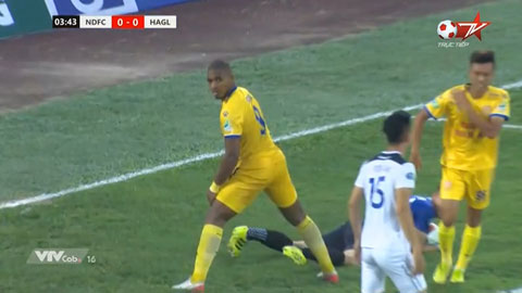 Rafaelson đưa bóng vào cột dọc (Trực tiếp DNH.NĐ 0-0 HAGL)