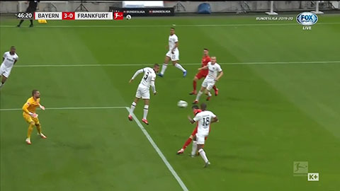 Lewandowski đánh đầu tung lưới (Bayern Munich 3-0 E.Frankfurt)