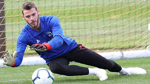 Lingard tức giận, đá tung đồ vật trên sân khi thấy De Gea quá xuất sắc