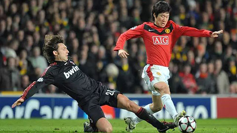 Park Ji-sung từng làm Pirlo 'tắt điện' như thế nào?