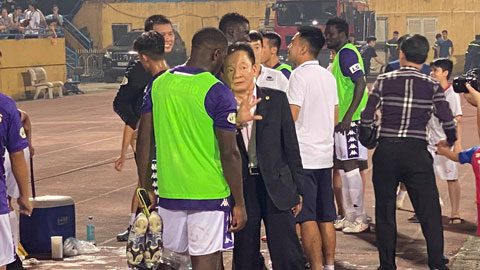 Bầu Hiển xuống sân động viên, thưởng to cho Hà Nội FC