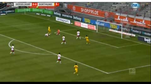 Brandt bỏ lỡ cơ hội ghi bàn