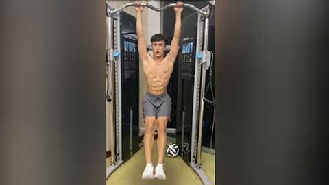 Thủ môn Bùi Tiến Dũng khoe thân hình như tạc tượng trong phòng gym