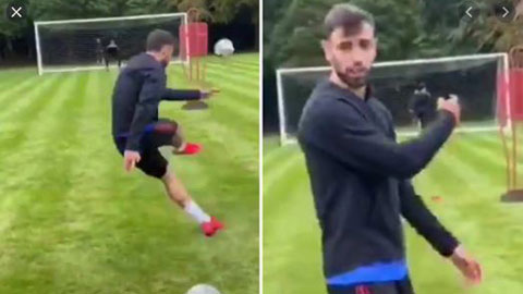 Bruno Fernandes đá phạt ghi bàn tuyệt đẹp sân tập 