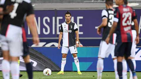 Pha đá phạt tệ đến khó tin của Ronaldo trước Bologna