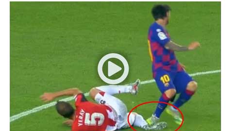 Messi thoát thẻ sau cú giẫm giày lên chân đối thủ