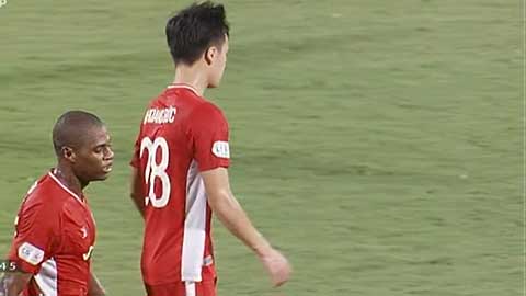 Hoàng Đức đệm bóng cận thành ghi bàn thắng (Viettel 1-0 Hà Nội FC)