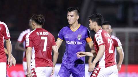 Công Phượng xô xát với cầu thủ Bình Dương sau pha va chạm cực gắt