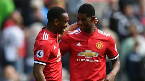 Phối hợp thành bàn, Rashford và Martial lập kỳ tích ở M.U