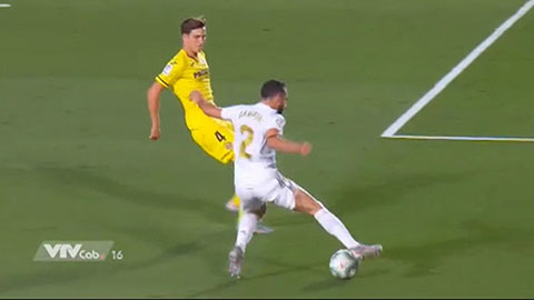 Carvajal quặt bóng cực dẻo như Ronaldo nhưng dứt điểm chưa đủ hiểm
