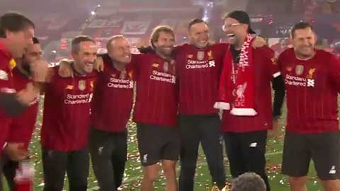 Klopp bị BHL Liverpool phá hỏng buổi phỏng vấn sau chức vô địch
