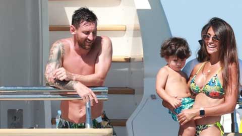 Vợ Messi diện bikini gợi cảm ở biển Ibiza