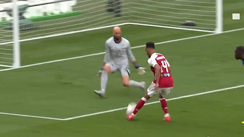 Aubameyang sục bóng tinh tế ghi bàn (Arsenal 2-1 Chelsea)