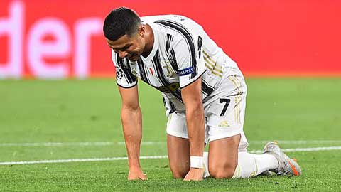 Ronaldo gục xuống, ngậm ngùi tiếc nuối khiến fan nhói lòng