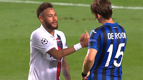 Neymar động viên cầu thủ Atalanta sau trận