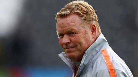 Koeman đến thành phố Barcelona, chuẩn bị thay Setien?