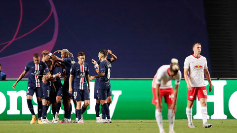 Cầu thủ Leipzig trầm ngâm nhìn PSG ăn mừng 
