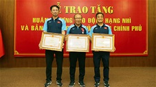 HLV Park Hang Seo nhận Huân chương Lao động hạng Nhì
