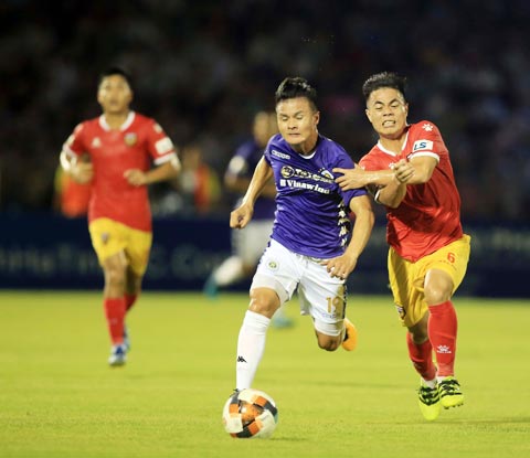 Quang Hải (trái) và đồng đội đã sẵn sàng bứt tốc ở giai đoạn 2 của V.League - Ảnh: Đức Cường