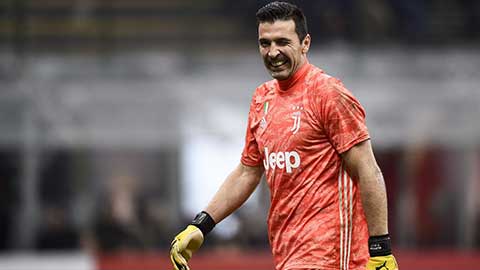 42 tuổi, Buffon vẫn khiến tiền đạo đối phương xấu hổ