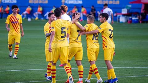 Messi nhường đá penalty cho Griezmann