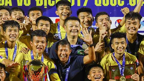 Văn Quyến hạnh phúc khi cùng U17 SLNA vô địch U17 Quốc gia 2020