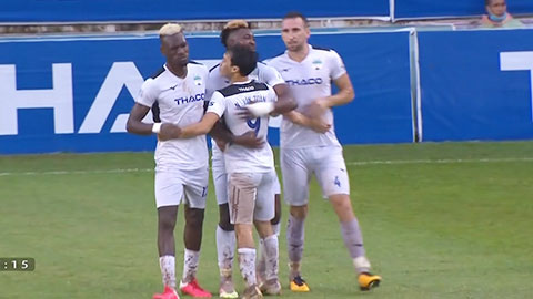 Kelly phá bẫy việt vị mở tỷ số cho HAGL (trực tiếp: HAGL 1-0 TP.HCM)
