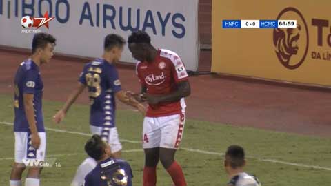 Quang Hải mang về quả 11m cho Hà Nội FC.