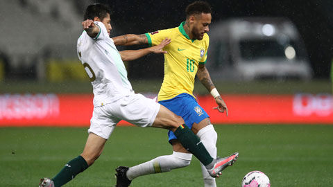 Neymar hết xỏ háng rồi lại xoay người khiến cầu thủ Bolivia ngã lăn quay