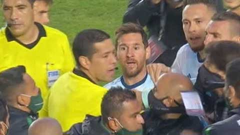 Messi nổi điên với cầu thủ và trợ lý HLV Bolivia