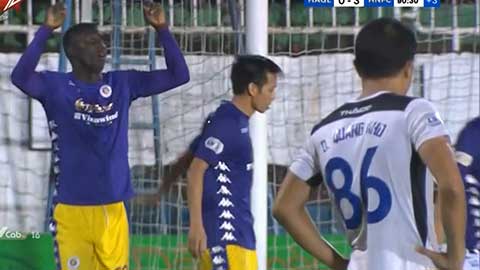  Pape Omar ấn định tỷ số 4-0 (HAGL 0-4 Hà Nội)