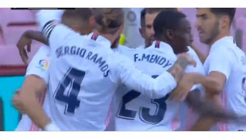 Valverde tung cú sút tung lưới Barca