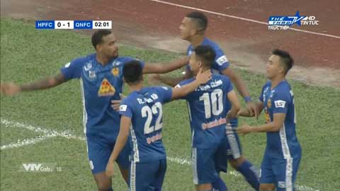  Đình Thắng ghi bàn đưa Quảng Nam đã dẫn 1-0 trước đội chủ nhà Hải Phòng