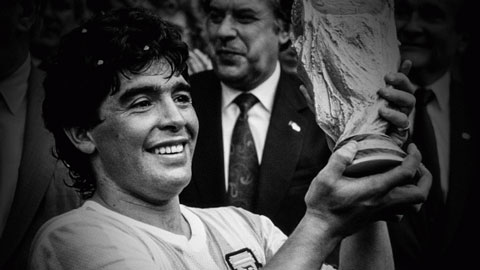 Bức thư đẫm nước mắt fan Argentina gửi huyền thoại Maradona