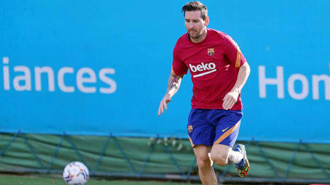 Messi liên tục khiến các cầu thủ trẻ chóng mặt trên sân tập