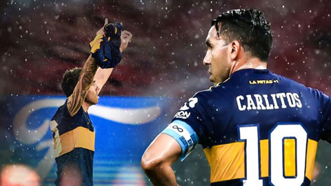 Tevez tri ân Maradona khi ăn mừng với chiếc áo được tặng năm 1981