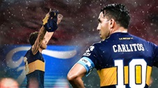 Tevez tri ân Maradona khi ăn mừng với chiếc áo được tặng năm 1981